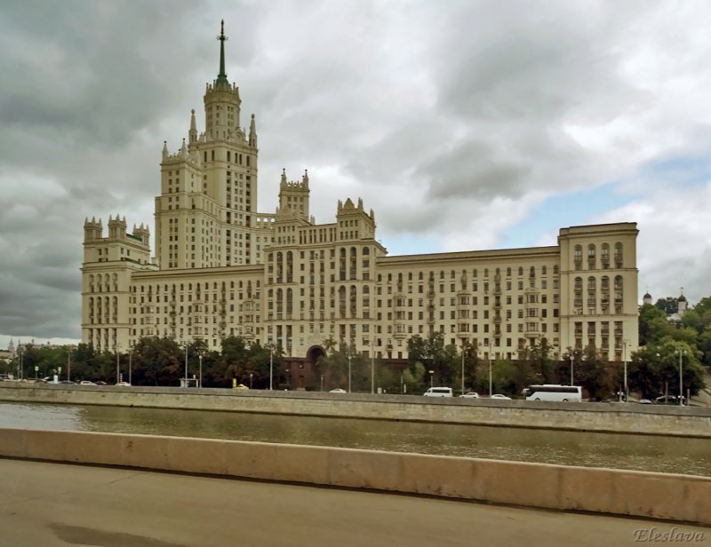 Высотка в Москве из фильма Домовой