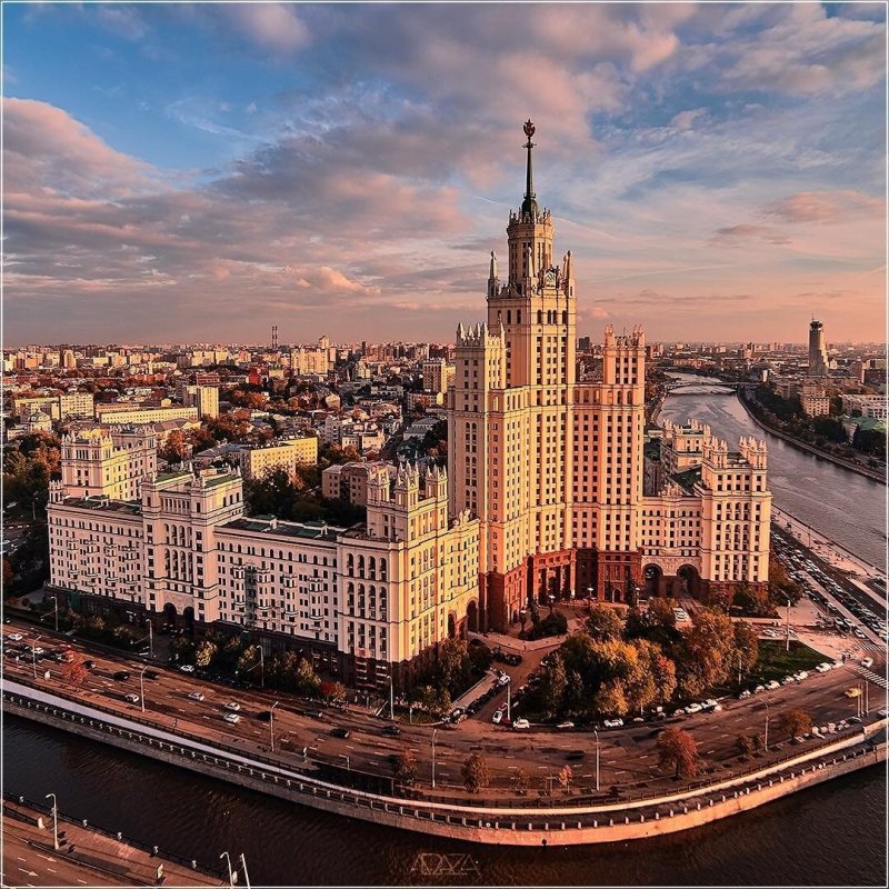 Высотка на Котельнической набережной