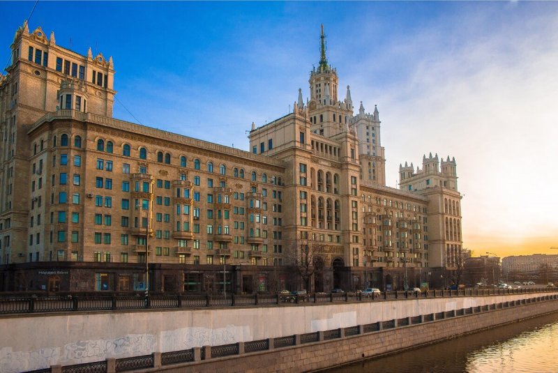 Сталинская высотка в Москве на Котельнической набережной