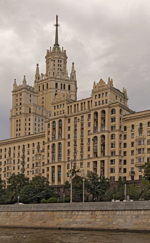 Дом на Котельнической набережной в Москве