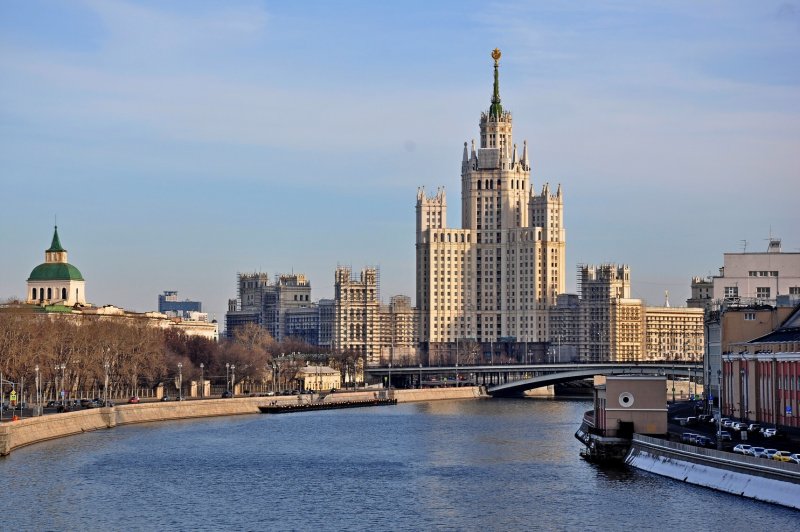 Москва Сити и дом на Котельнической наб
