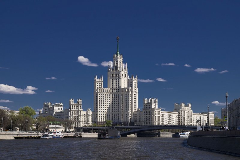 Высотка на Котельнической набережной