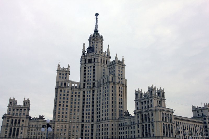 Жилое здание на Котельнической набережной
