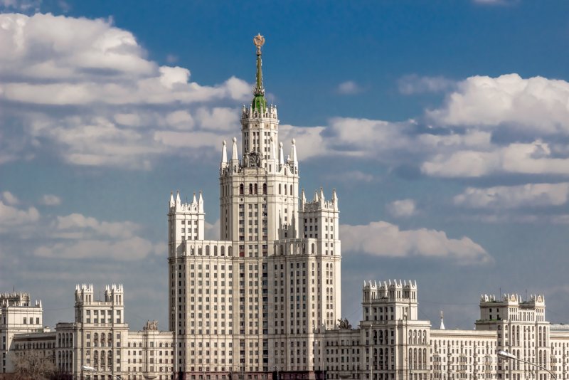 Жилой дом на Котельнической набережной в Москве