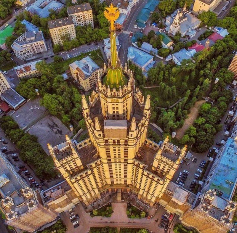 Сталинская высотка на Котельнической
