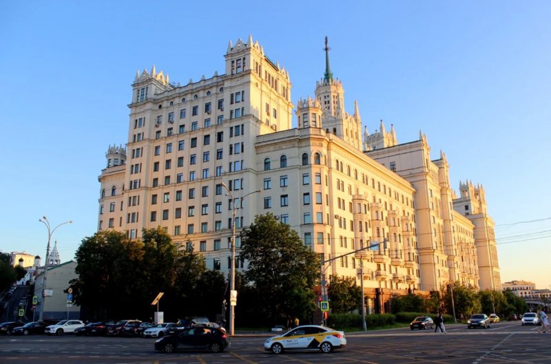 Сталинская высотка в Барнауле