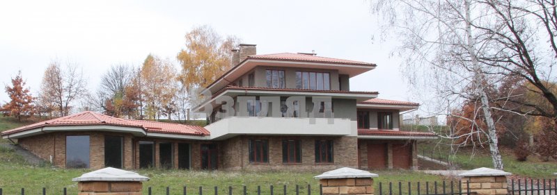 Дом в селе Иванковичи Зеленского