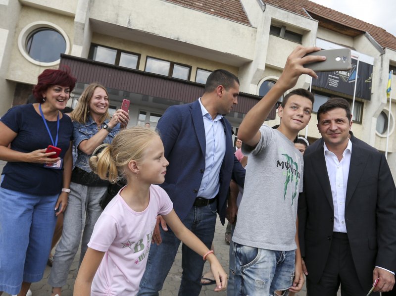 Зеленский на улице конференция