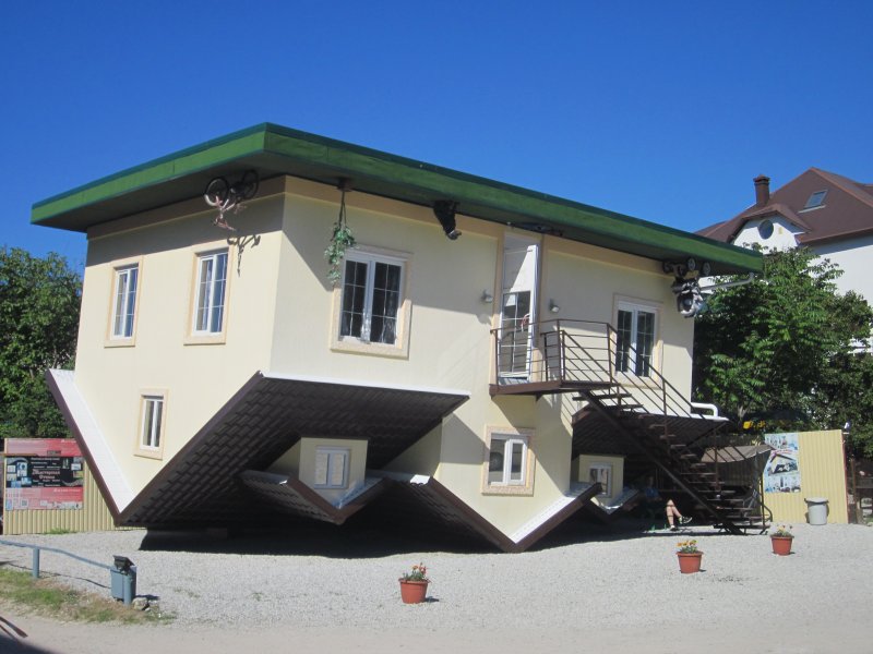 Дом вверх дном, село Кабардинка, Краснодарский край