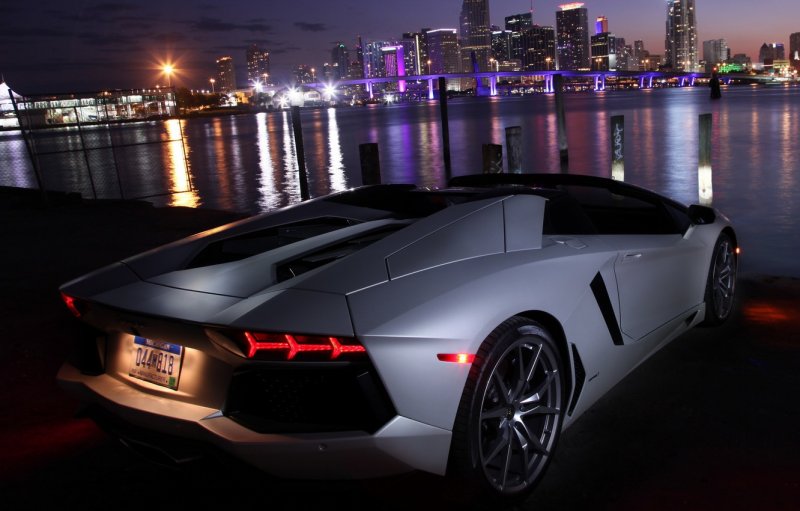 Lamborghini Aventador lp700-4 Roadster Silver