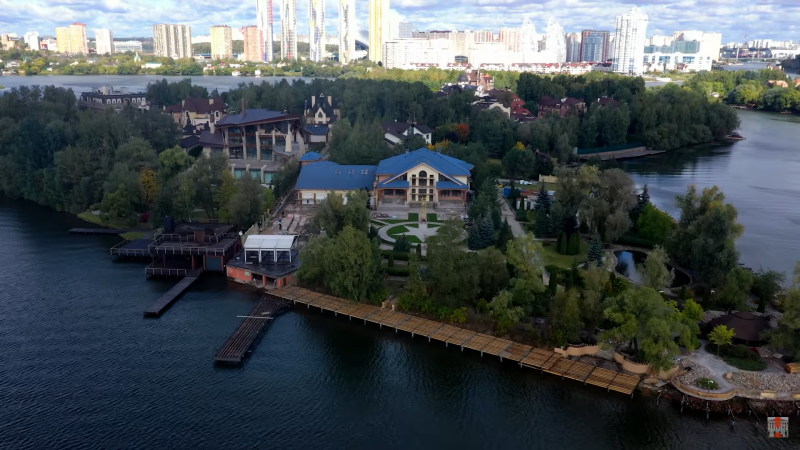 Особняк Филиппа Киркорова на берегу Москвы реки