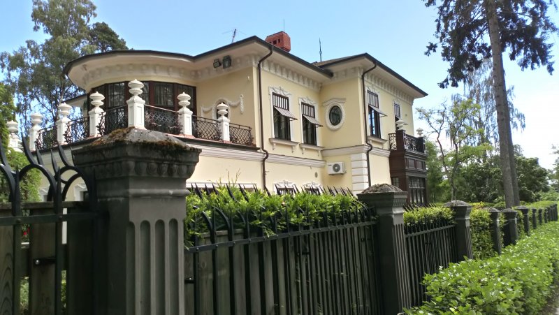 Особняк за забором на Урицкого