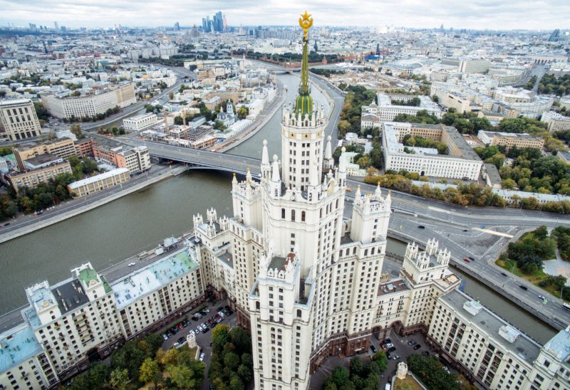 Сталинская высотка в Москве на Котельнической набережной