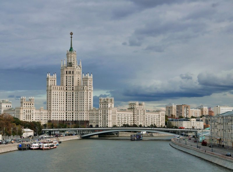 Высотка в Москве из фильма Домовой