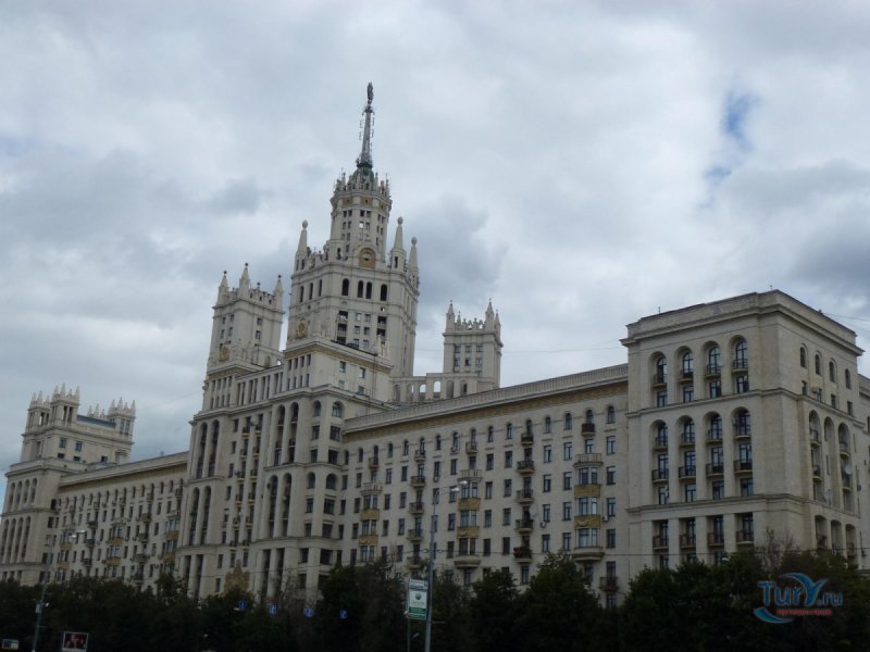 Сталинская высотка в Москве на Котельнической набережной