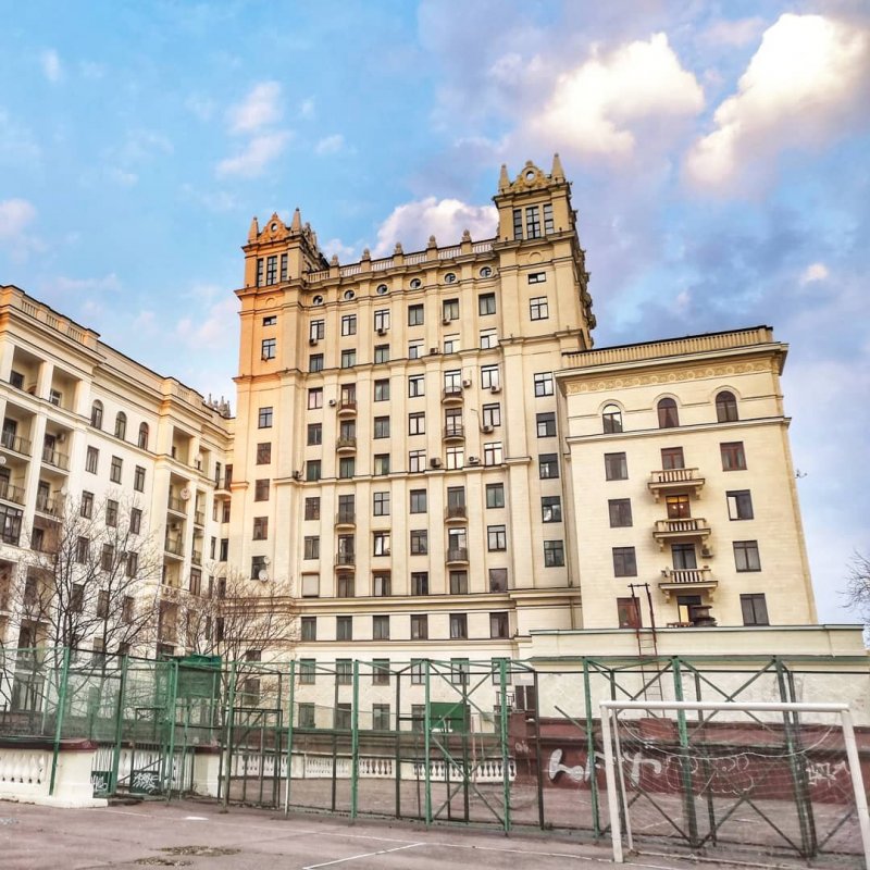 Сталинская высотка в Москве на Котельнической набережной
