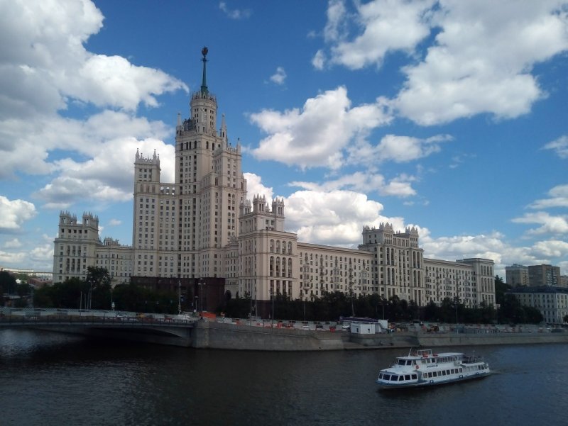 Жилой дом на Котельнической набережной