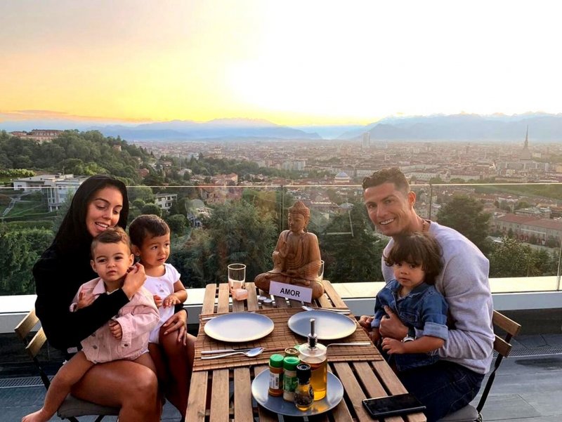 Cristiano Ronaldo семья 2020