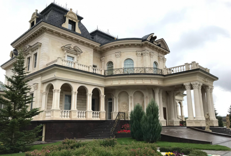 Особняки площадью свыше 1500 кв.м