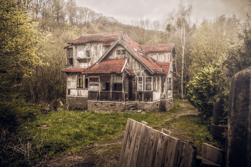 Старый деревянный дом