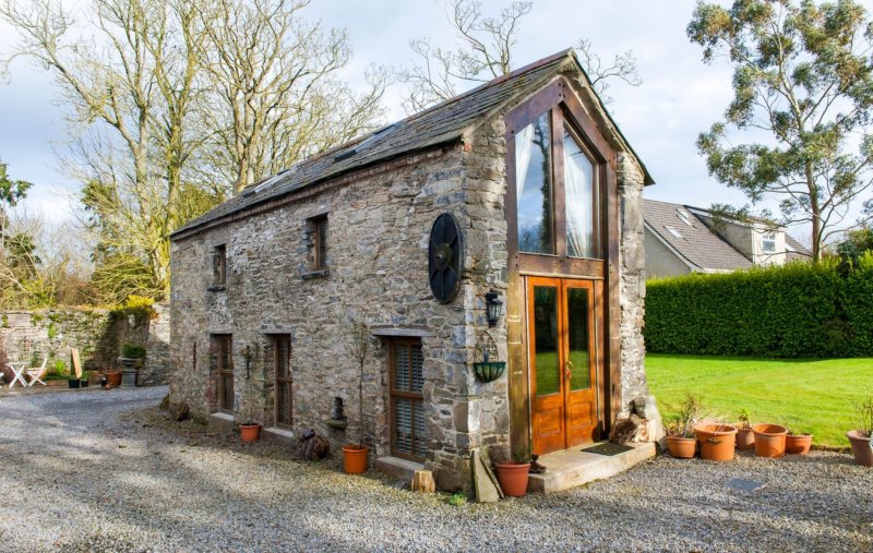 Barn House каменный