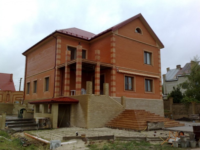 Кирпичный дом 3 этажа
