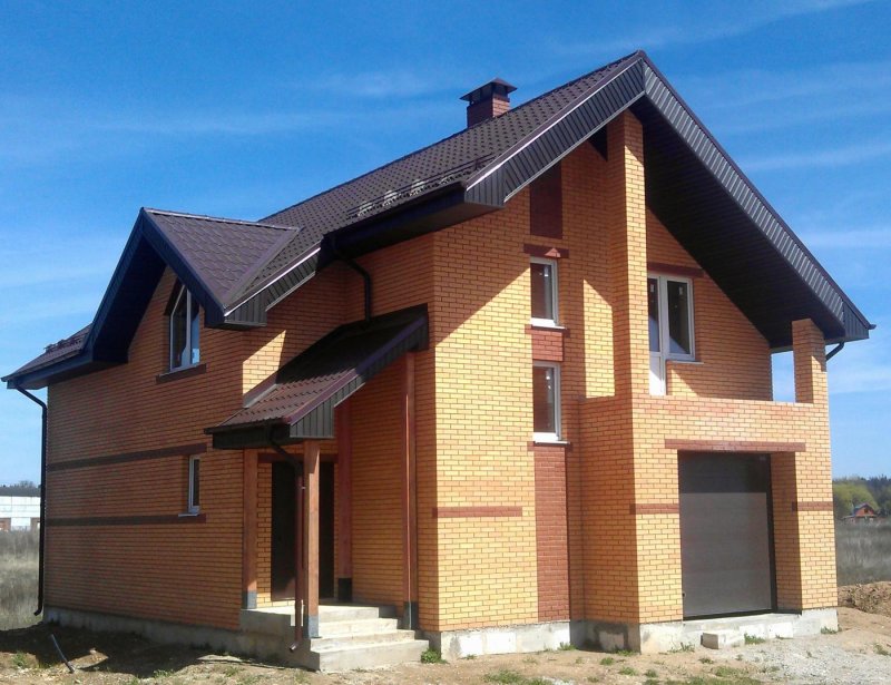Кирпичный дом стройка