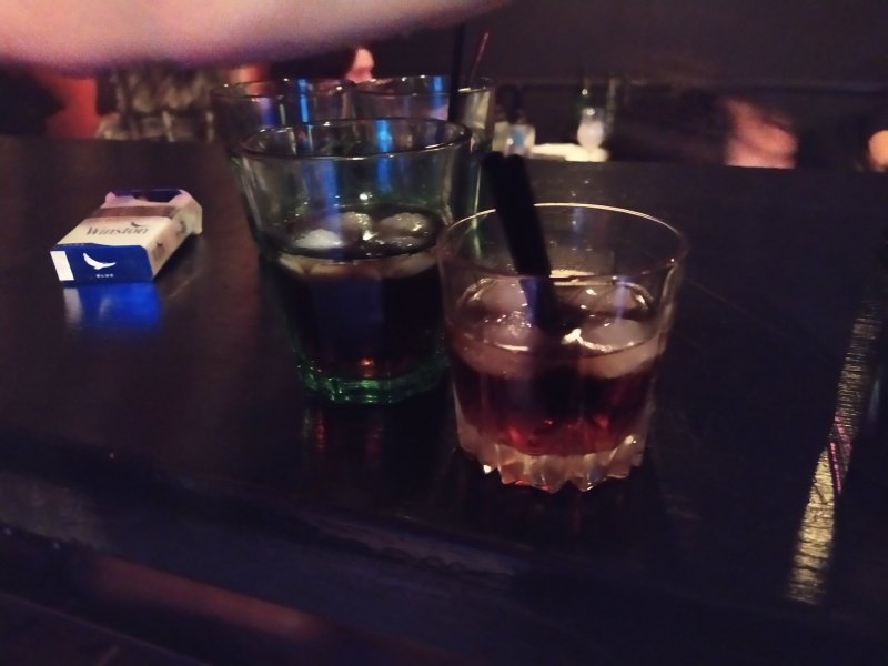 Виски с колой в клубе