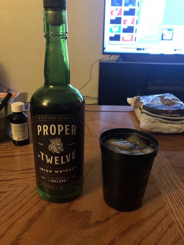 Proper Twelve в руке