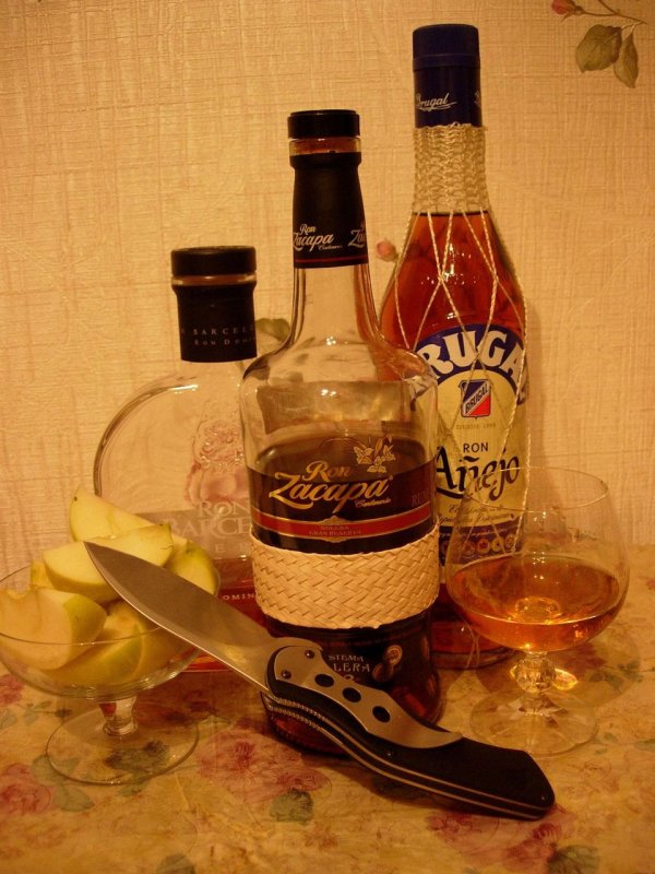 Коньяк на столе