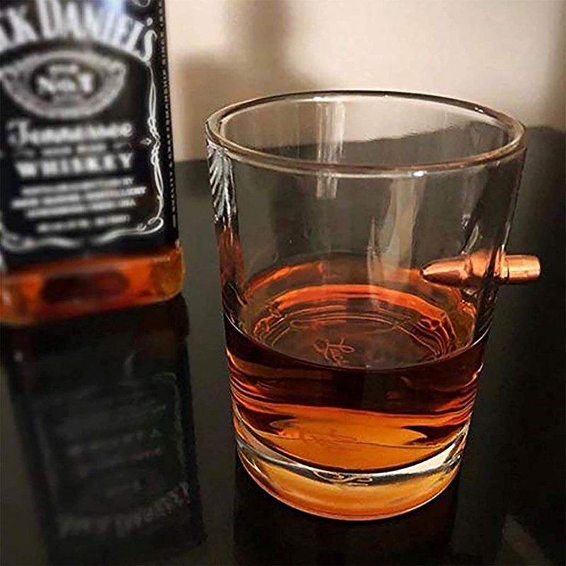 Стакан виски дома