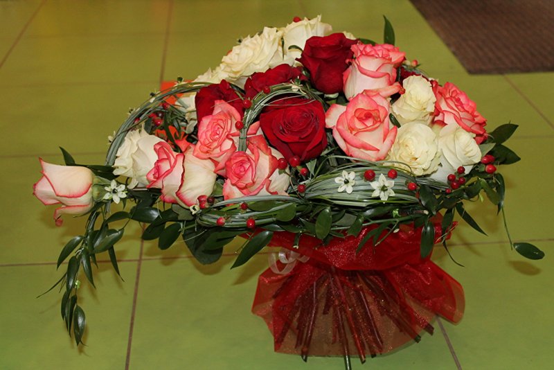 Букет живых роз