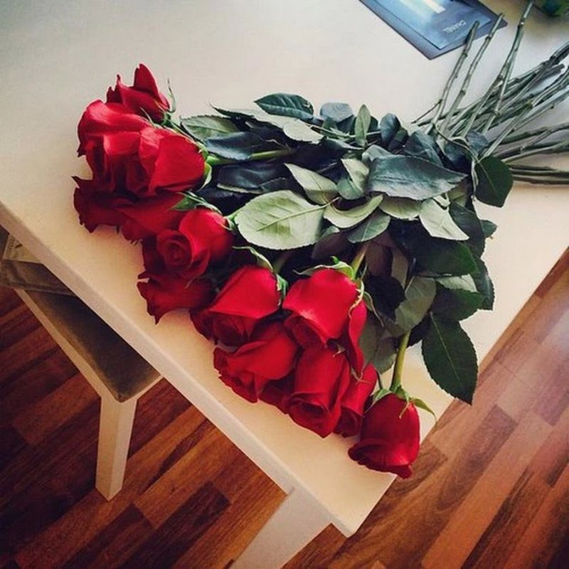 Розы в комнате