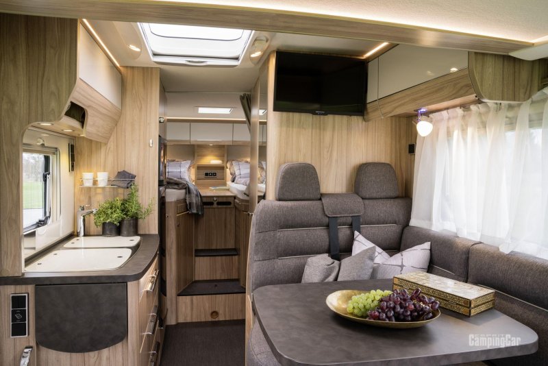 Альковный автодом Hymer