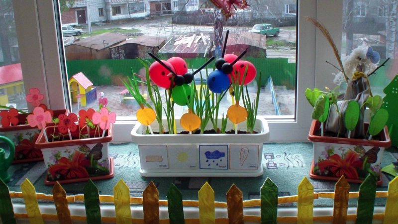 Весенний огород на окне в детском саду