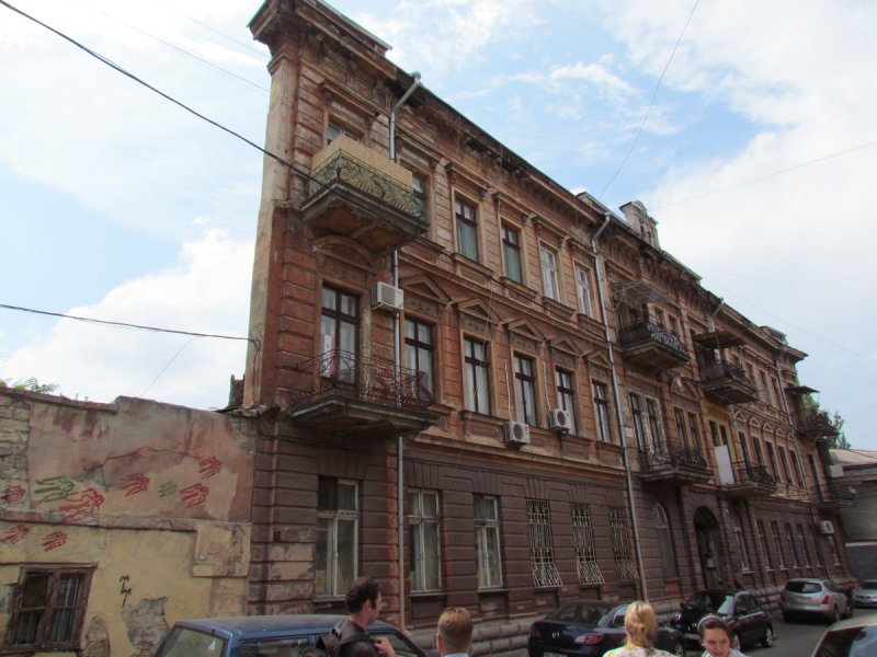 Плоский дом в Санкт-Петербурге
