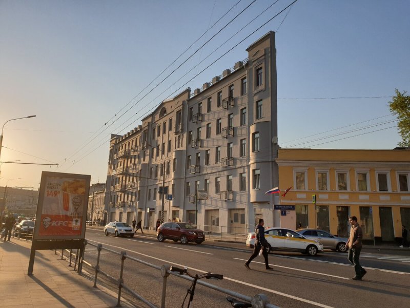 Плоский дом