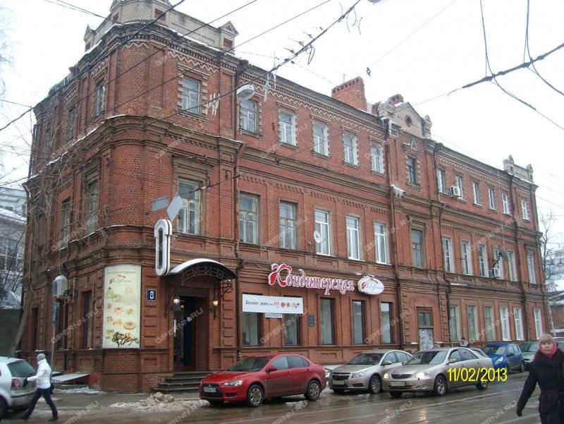 Дом-стена в Санкт-Петербурге на улице Боровой