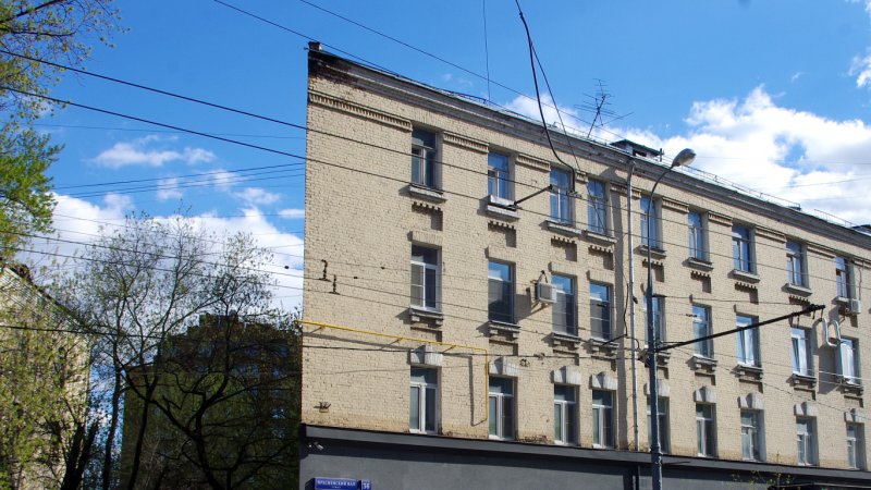 Плоский дом на улице Пресненский вал