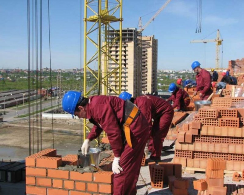 Стройка и строители