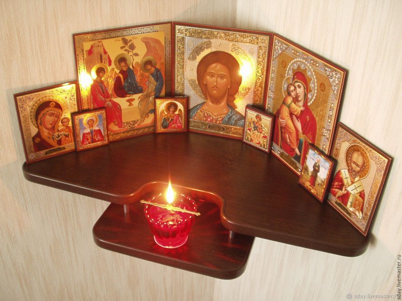 Католический домашний иконостас