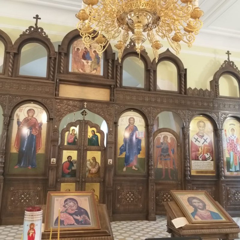 Иконостас угловой резной