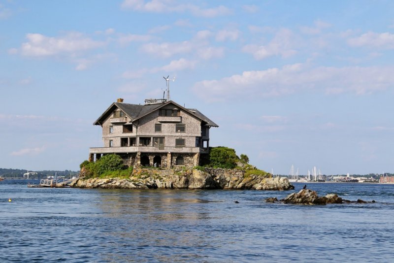 Clingstone House