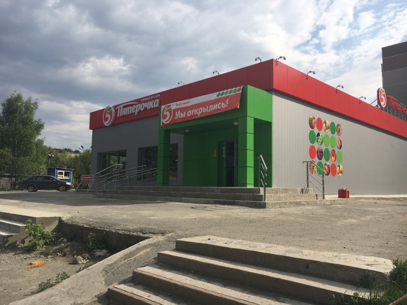 Машины магазина Пятерочка