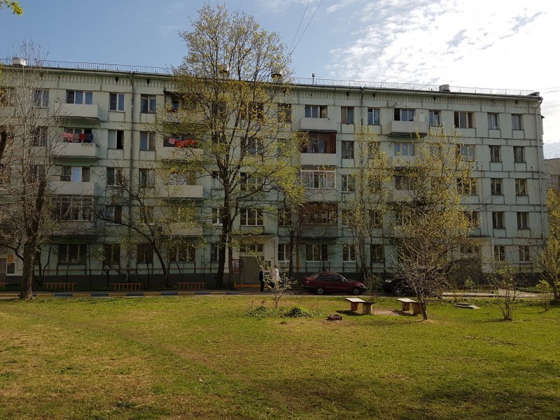 Улица с пятиэтажками