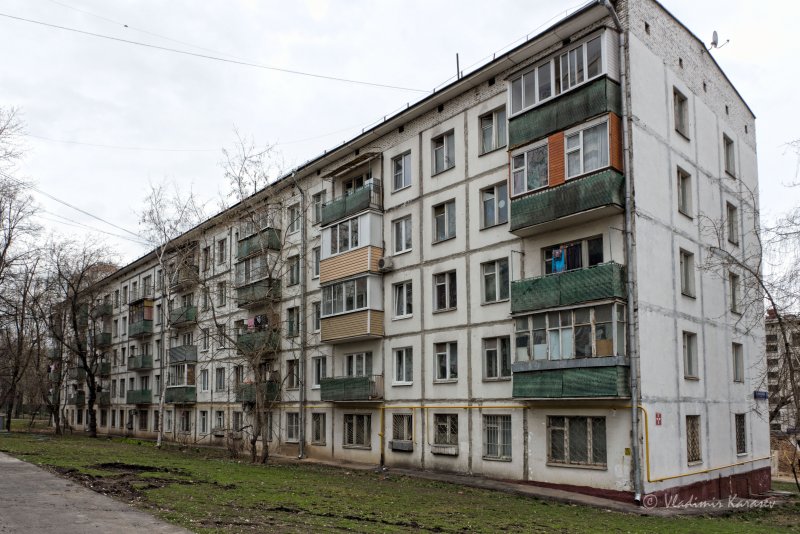 Угловой подъезд пятиэтажка
