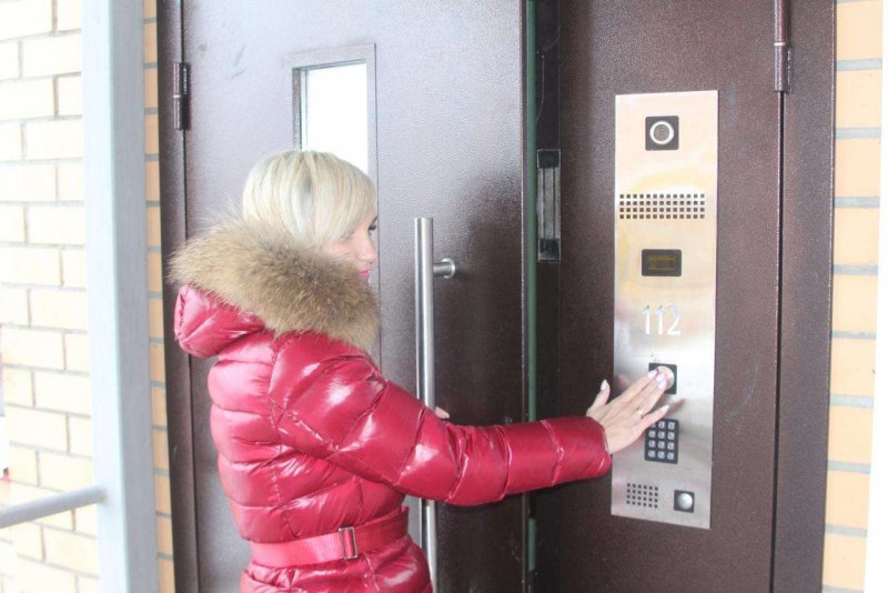Современные подъездные домофоны Vizit