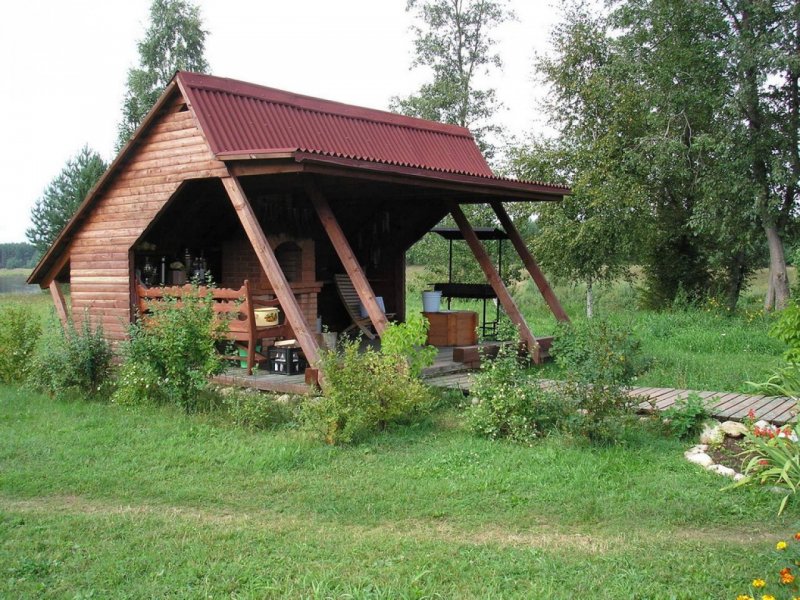 Беседка с погребом на даче