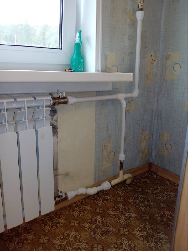 Покраска стоков в ванной горячей холодной воды