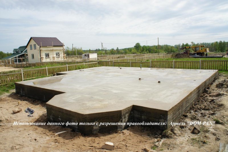 Ленточный фундамент с заливной плитой